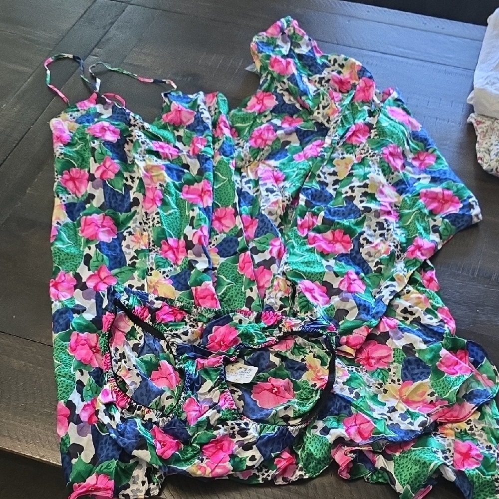 Vtg Victorias Secret Gold Label 100% Silk Robe. Nightie, Panty Set Large NWT